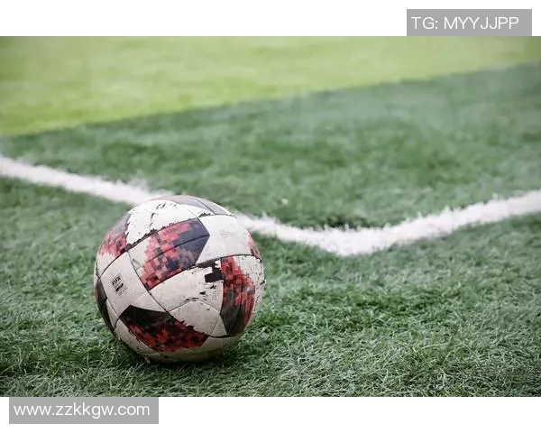 创意十足的足球星笔袋设计让你在学习中也能感受绿茵场激情