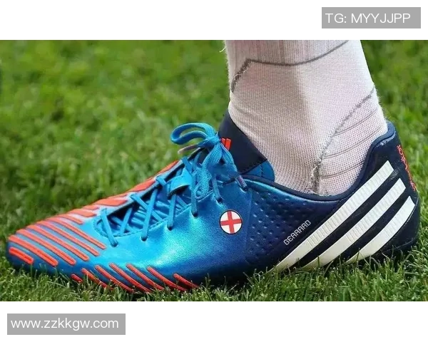 恒大球星专属足球鞋解析：性能与设计的完美结合与背后的品牌故事